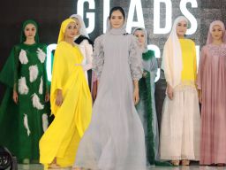 Tampil Modis, Elegan dan Simple di Idul Fitri dengan Kaftan Gladys Collection