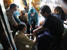 Pemkot Surabaya Salurkan Kaki Palsu hingga Modal Usaha