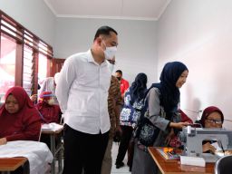 Rumah Padat Karya Surabaya Serap Ratusan Tenaga Kerja dari Keluarga MBR