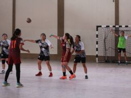 Cabor Bola Tangan: Putri Jember Kalahkan Mojokerto dengan Skor Telak 11 - 4