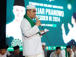 Doakan Ganjar Presiden 2024, Ribuan Santri Ponpes Darul Huda Blitar Gelar Sholawat Akbar