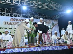 Dekat dengan Ulama, Bupati Sumenep Hadiri Saronggi Bersholawat