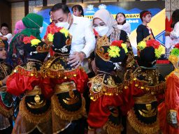 Surabaya Terima Penghargaan Terbaik Pertama Penurunan Stunting se Jatim