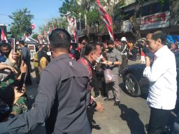 Dampingi Presiden Jokowi Salurkan Bantuan PKH dan BPNT di Pasar Pucang Anom, Walikota Eri Cahyadi: Ini Penyaluran Tahap 3