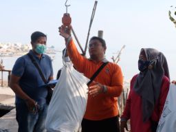 World Cleanup Day 2022, Pemkot Surabaya Bersihkan 1 Ton Sampah di Pantai Kenjeran