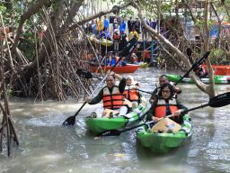 Berkuda dan Naik Kano di Romokalisari Adventure Land Surabaya, Segini Harga Tiketnya