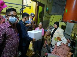 Seorang Nenek di Surabaya yang Dipaksa Anaknya Mengemis, Begini Kondisinya Sekarang
