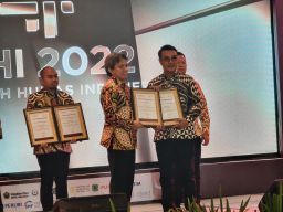 Belum Genap Pimpin Surabaya, Eri Cahyadi Tiga Kali Raih Penghargaan Pemimpin Terpopuler
