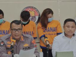 Ini Sosok Papi dan Mami Muncikari 19 PSK Pasuruan Saat Digelandang Polisi