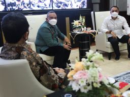 Wamenaker RI Support Penuh Program Padat Karya Wali Kota Eri Cahyadi