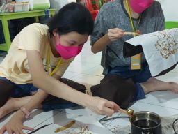 Mahasiswa Asing Belajar Membatik di Kampung Batik Tin Gundih Surabaya