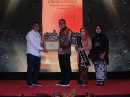 Wali Kota Eri Cahyadi Kukuhkan Bunda Literasi Surabaya