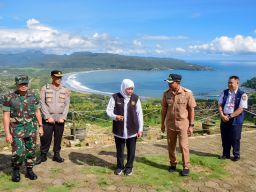 Gubernur Khofifah Puji Eksotisme Sentono Gentong Pacitan