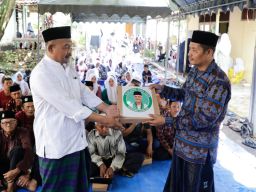 Kyai Muda Pendukung Ganjar di Jatim Serahkan Bantuan untuk Majelis Taklim di Tuban
