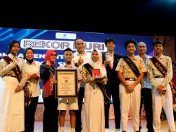 Pemkot Surabaya Pecahkan Rekor MURI Lomba Penelitian terbanyak Siswa SD-SMP