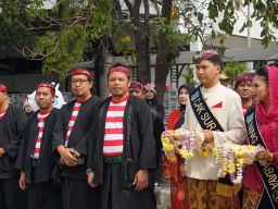 Bujang Ganong, Warok dan Jathilan Warnai Estafet Kirab Pemilu 2024 di Jatim