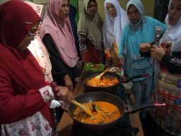 Peduli Ekonomi Rakyat, Kiai Muda Ganjar Gelar Pelatihan Pembuatan Rendang