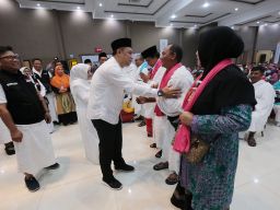 Wali Kota Eri Chayadi Lepas Keberangkatan CJH Surabaya Kloter 80