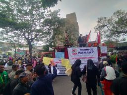 Ratusan Penghuni Rumdis KAI Demo Kantor Daops 8 Surabaya, Ini Tuntutannya