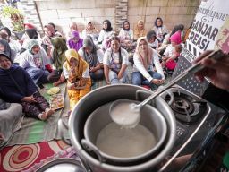 Ganjar Creasi Adakan Pelatihan Pembuatan Yoghurt Bareng Ibu-Ibu di Bumi Aji