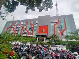 Wali Kota Eri Kepada Warga Surabaya: Jangan Bayar Parkir, Kalau Tidak Diberi Karcis
