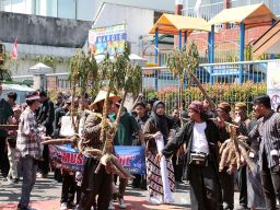 Begini Suasana Sedekah Bumi di Kampung Ngesong Surabaya