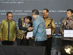 Wali Kota Eri Cahyadi Penghargaan dari Dua Media Nasional
