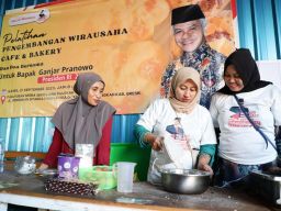 Semangat Jadi Wirausaha, Ibu - ibu Nelayan di Jatim Antusias Ikuti Pelatihan Gus Gus Ganjar