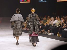 Wow, 80 Desainer Ramaikan Surabaya Fashion Parade