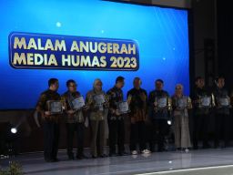 Pemkot Surabaya Raih Penghargaan Media Sosial Terbaik di AMH Kemenkominfo 2023