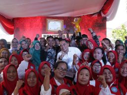 Wali Kota Eri Serahkan Penghargaan Proklim 2023 kepada 11 Kampung