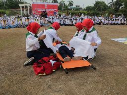 Pemkot Surabaya Kukuhkan Ribuan Anggota PMR dan Relawan PMI