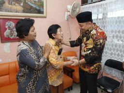 Wali Kota Eri Cahyadi Takziah Korban Laka Lumajang di Gubeng dan Wiyung