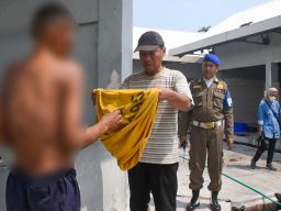 Pemkot Surabaya Pulangkan Pengemis Viral ke Daerah Asal