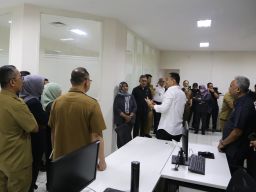 Kumpulkan Staf Perizinan di Awal 2024, Wali Kota Eri Cahyadi: Mulai Hari Ini Tidak Ada Izin yang Terlambat