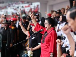 Kentungan Megawati: Pesan Waspada Dalam Tradisi Simbolis di Politik Indonesia?