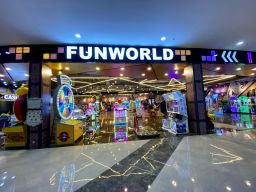 Sambut Lebaran 2024, Funworld Unimas District Sidoarjo Hadirkan 130 Mesin Permainan