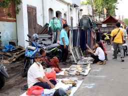 Tata Kawasan Ampel, Pemkot Surabaya Relokasi Pedagang ke Kalimas Timur