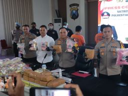 Polisi Ringkus Dua Kurir Jaringan Sumatera - Jawa, Sita 40 Kilo Sabu dan 26.019 Ekstasi Siap Edar