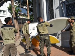 Satpol PP Surabaya Tertibkan 20 Reklame Tak Berizin
