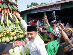 Wihh! 180 Tumpeng Warnai Bersih Desa Simo Gunung Barat