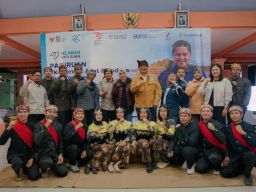 Dirut SIER Bersama Relawan Bakti BUMN Batch VI Ikuti Upacara Bendera HUT RI Ke-79 di Desa Tosari
