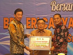 Program 1 Keluarga 1 Sarjana Dimulai, Pengusaha Surabaya Jadi Orang Tua Asuh!