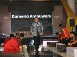 Bak Model Profesional, Walikota Eri Tampil Fashion Show On di Ajang MFSR 2024
