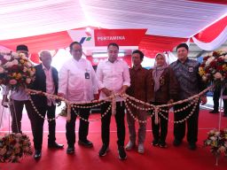 Wali Kota Eri Cahyadi Resmikan SPBUN Pertama untuk Nelayan di Surabaya