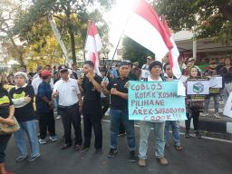 Masyarakat Surabaya Deklarasi 'Coblos Kotak Kosong' di Pilkada 2024