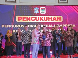 Kukuhkan Pengurus Forum Bakti 2024-2026, Ini Pesan Ketua APEKSI Eri Cahyadi 