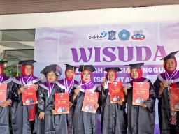Pemkot Surabaya Wisuda 1.150 Selantang