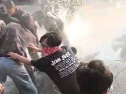 AJI Surabaya Kecam Polisi yang Pukul dan Intimidasi Jurnalis Saat Meliput Demo Tolak UU TNI