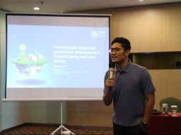 IESR Soroti Minimnya Liputan Dekarbonisasi Industri di Jatim